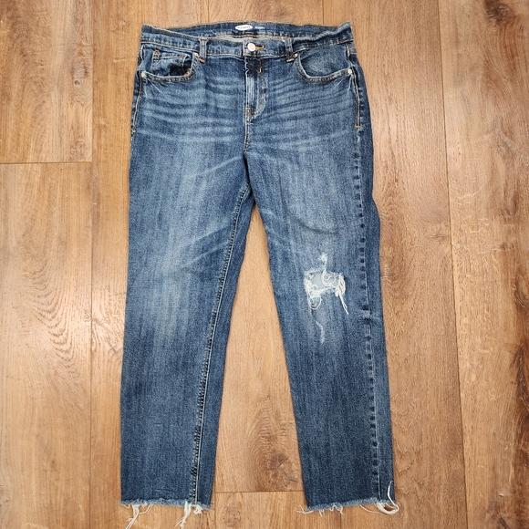 Old Navy Denim - Old Navy Boyfriend Straight Jeans Medium Wash Denim Raw Hem Mid-Rise size 8